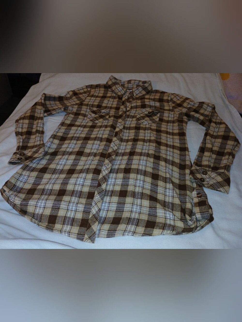 Pre-loved Women's Brown Plaid Button-Up Shirt.
